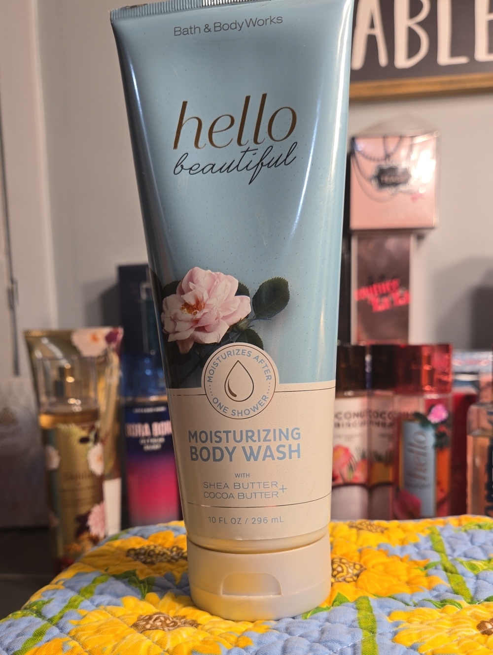 Bath & Body Works Hello Beautiful Moisturizing Body Wash โ Light Blue